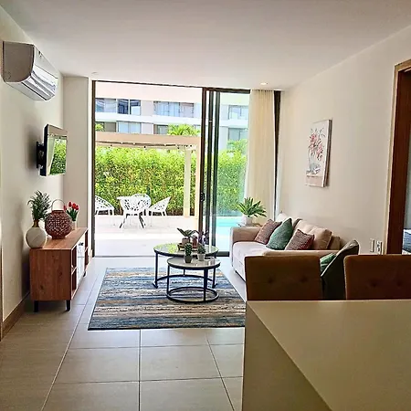 Lujoso Apto Con Piscina Privada Y Salida A Playa Apartamento