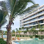 Lujoso Apto con Piscina Privada y salida a playa