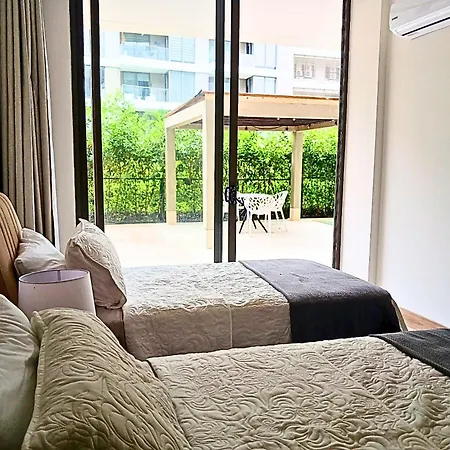 Lujoso Apto Con Piscina Privada Y Salida A Playa Apartamento