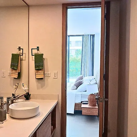 Lujoso Apto Con Piscina Privada Y Salida A Playa Apartamento *